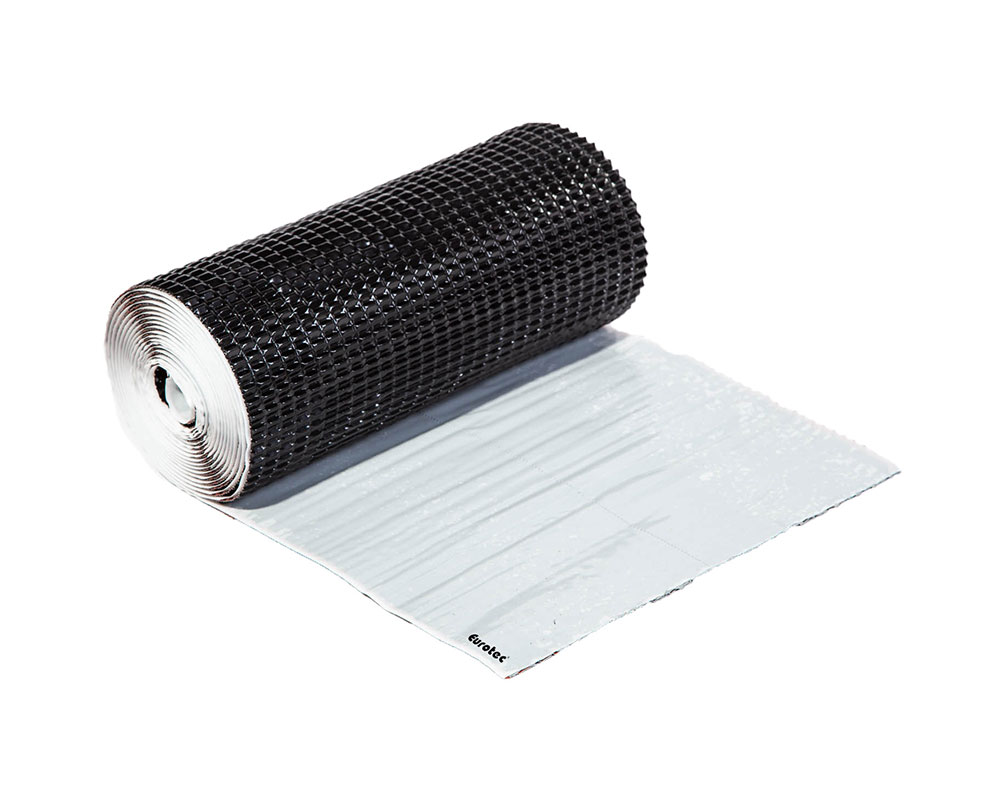 Wand und Kaminanschluss schwarz